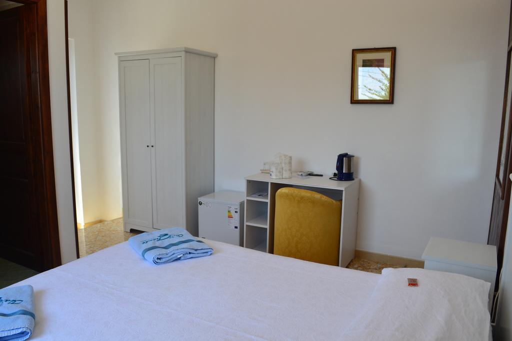 Bed and Breakfast Aia Grande Uggiano La Chiesa Habitación foto